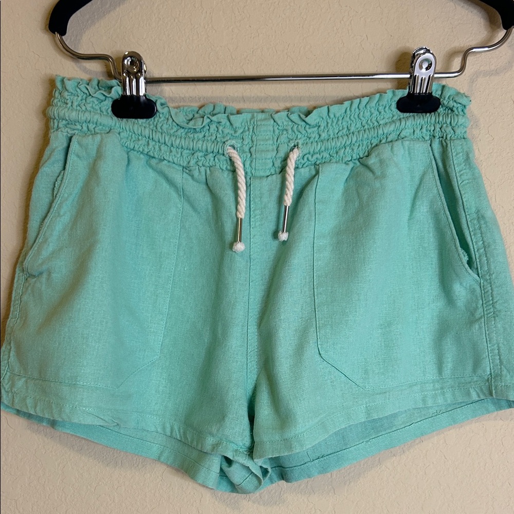 Love Tree Women’s Juniors Mid Rise  Mint Shorts
Size M